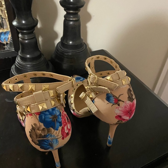 Heels 💜 - Picture 2 of 2